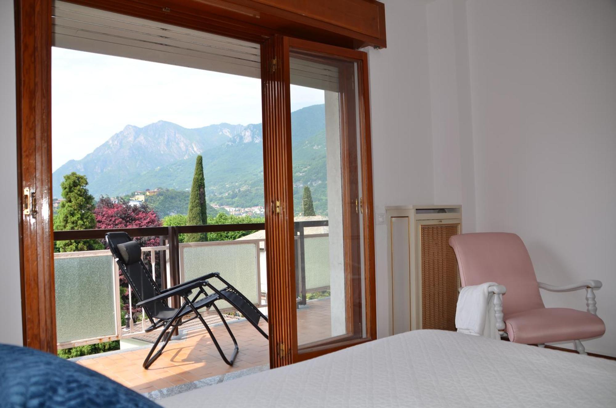 Big Romantic Lake View & Terrace Apartment Lecco Exterior photo