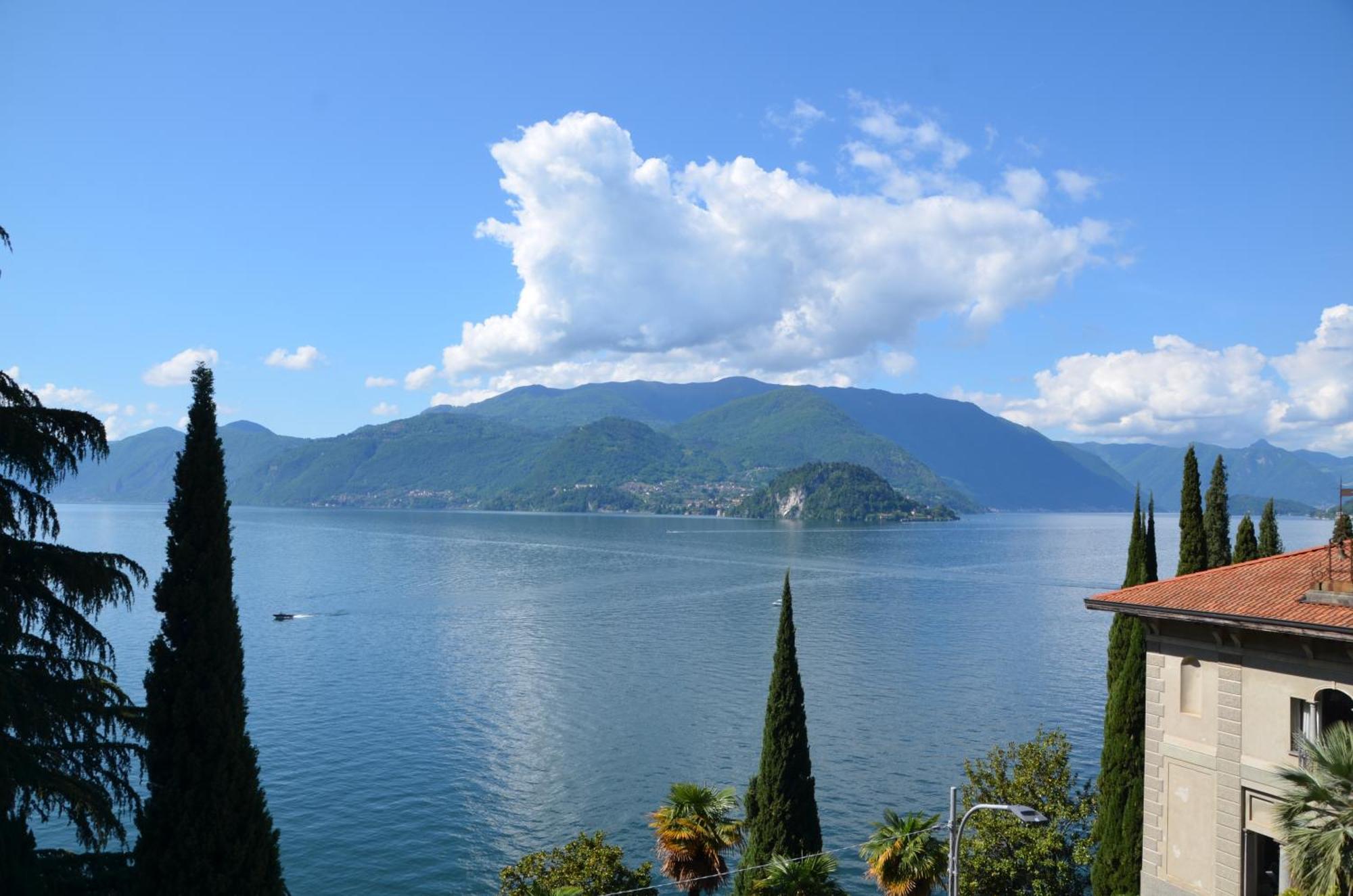 Big Romantic Lake View & Terrace Apartment Lecco Exterior photo